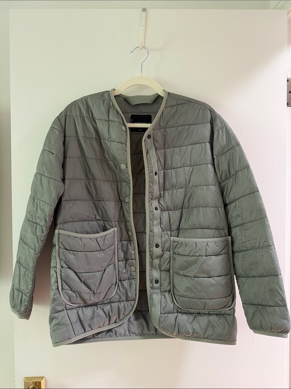 Everlane Quilted Lightweight Jacket in Gray-Green